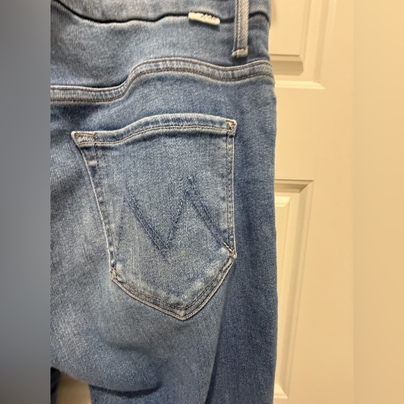 MOTHER High Waisted Looker Ankle Fray in Hop on Hop Off Size 26. - Picture 8 of 14